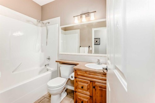 8 Filbert Close, Sylvan Lake, AB - Indoor Photo Showing Bathroom