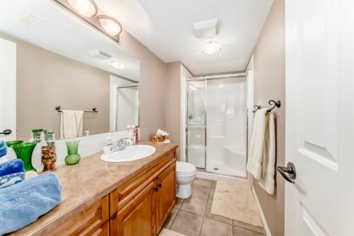 8 Filbert Close, Sylvan Lake, AB - Indoor Photo Showing Bathroom