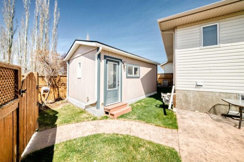 8 Filbert Close, Sylvan Lake, AB - Outdoor With Exterior
