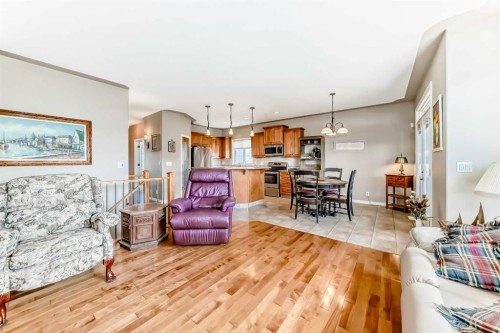 8 Filbert Close, Sylvan Lake, AB - Indoor Photo Showing Living Room