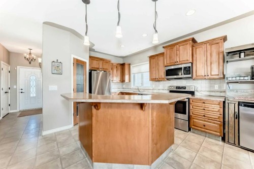 8 Filbert Close, Sylvan Lake, AB - Indoor Photo Showing Kitchen With Stainless Steel Kitchen
