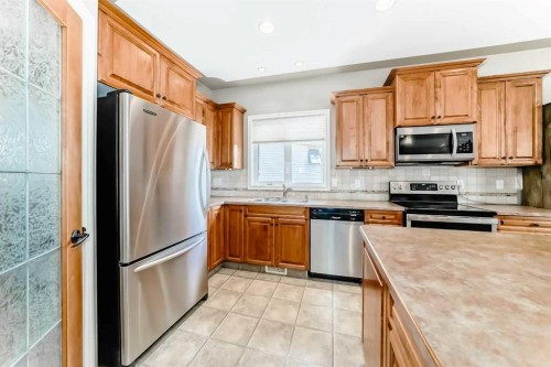 8 Filbert Close, Sylvan Lake, AB - Indoor Photo Showing Kitchen With Stainless Steel Kitchen