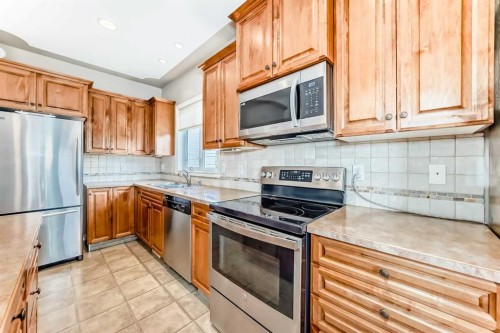 8 Filbert Close, Sylvan Lake, AB - Indoor Photo Showing Kitchen With Stainless Steel Kitchen