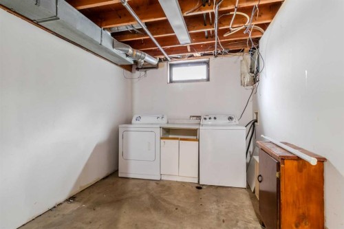 38 Ogden Avenue, Red Deer, AB - Indoor Photo Showing Laundry Room