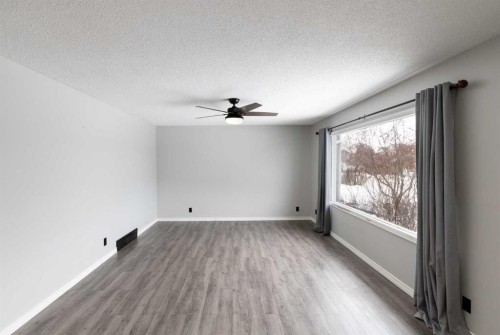 4919 46 Street, Innisfail, AB - Indoor Photo Showing Other Room