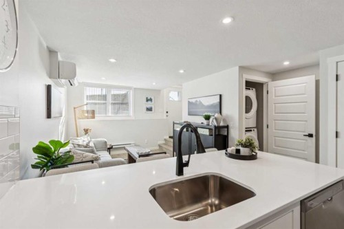 1108-135 Mahogany Parade Se, Calgary, AB - Indoor Photo Showing Kitchen