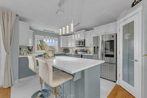 3905 39 Street Close, Ponoka, AB - Indoor Photo Showing Kitchen With Upgraded Kitchen