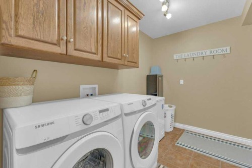 3905 39 Street Close, Ponoka, AB - Indoor Photo Showing Laundry Room