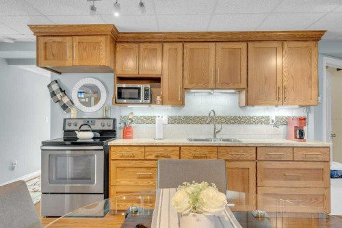 3905 39 Street Close, Ponoka, AB - Indoor Photo Showing Kitchen With Double Sink
