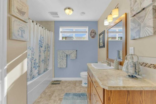 3905 39 Street Close, Ponoka, AB - Indoor Photo Showing Bathroom