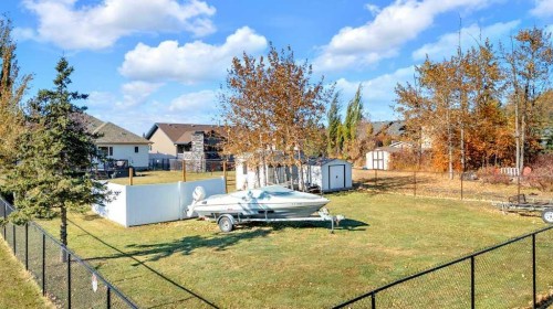 3905 39 Street Close, Ponoka, AB - Outdoor