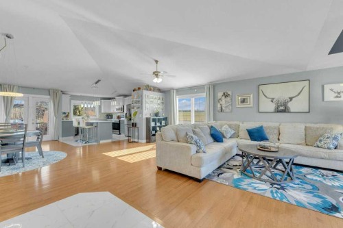 3905 39 Street Close, Ponoka, AB - Indoor Photo Showing Living Room