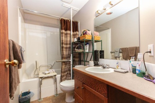 66 Stanford Boulevard, Blackfalds, AB - Indoor Photo Showing Bathroom