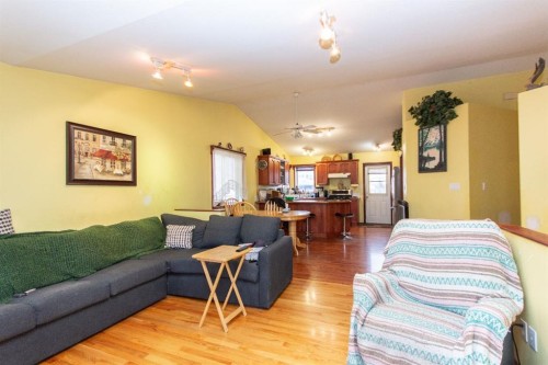 66 Stanford Boulevard, Blackfalds, AB - Indoor Photo Showing Living Room