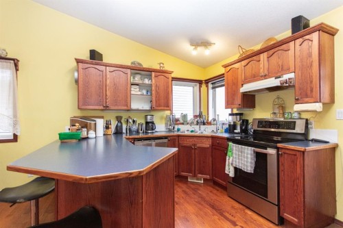 66 Stanford Boulevard, Blackfalds, AB - Indoor Photo Showing Kitchen With Double Sink