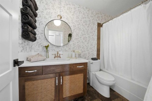 15 26534 Township Road 384, Rural Red Deer County, AB - Indoor Photo Showing Bathroom