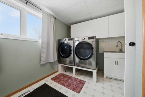 15 26534 Township Road 384, Rural Red Deer County, AB - Indoor Photo Showing Laundry Room