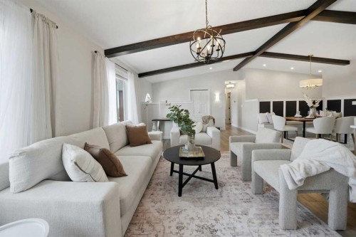 15 26534 Township Road 384, Rural Red Deer County, AB - Indoor Photo Showing Living Room