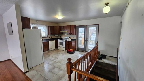 4618 Westminster Avenue, Coronation, AB - Indoor Photo Showing Kitchen