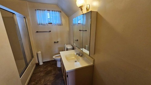 4618 Westminster Avenue, Coronation, AB - Indoor Photo Showing Bathroom