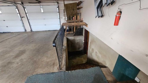 4618 Westminster Avenue, Coronation, AB - Indoor Photo Showing Garage