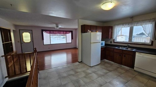 4618 Westminster Avenue, Coronation, AB - Indoor Photo Showing Kitchen With Double Sink