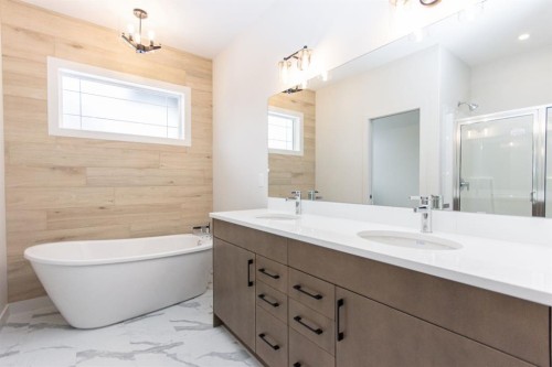 37 Terra Close, Red Deer, AB - Indoor Photo Showing Bathroom