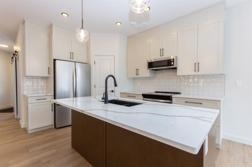 41 Terra Close, Red Deer, AB - Indoor Photo Showing Kitchen With Stainless Steel Kitchen With Upgraded Kitchen