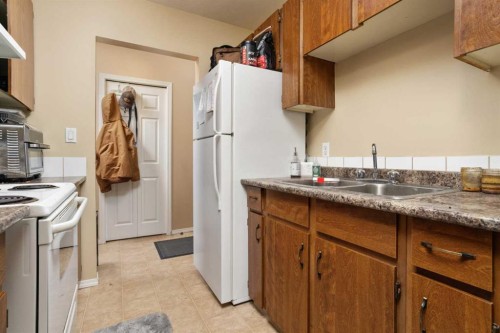 405-5418 52 Street, Camrose, AB - Indoor Photo Showing Kitchen With Double Sink