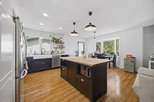 124 Martin Close, Red Deer, AB - Indoor Photo Showing Kitchen With Upgraded Kitchen