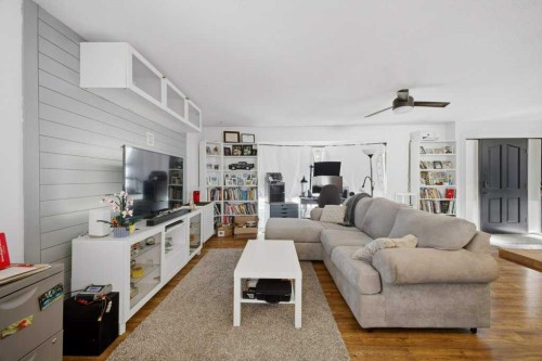 124 Martin Close, Red Deer, AB - Indoor Photo Showing Living Room