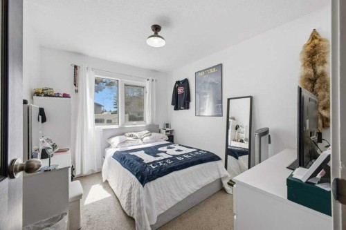 124 Martin Close, Red Deer, AB - Indoor Photo Showing Bedroom