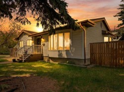 124 Martin Close Red Deer, AB T4R 1R8