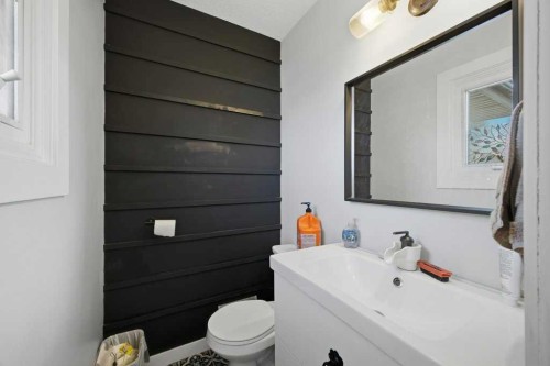 124 Martin Close, Red Deer, AB - Indoor Photo Showing Bathroom