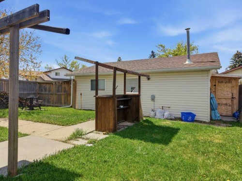 124 Martin Close, Red Deer, AB - Outdoor With Exterior