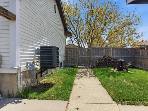 124 Martin Close, Red Deer, AB - Outdoor