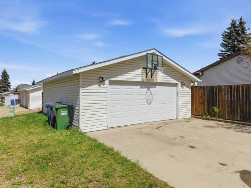 124 Martin Close, Red Deer, AB - Outdoor With Exterior
