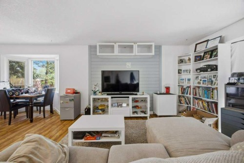 124 Martin Close, Red Deer, AB - Indoor Photo Showing Living Room
