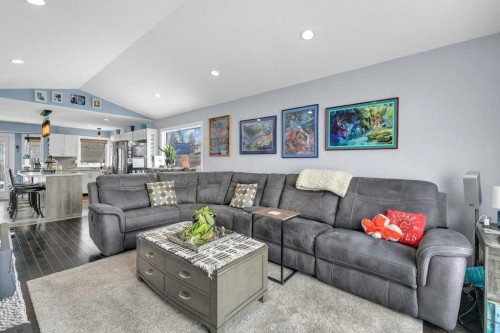 9 Pickering Close, Sylvan Lake, AB - Indoor Photo Showing Living Room