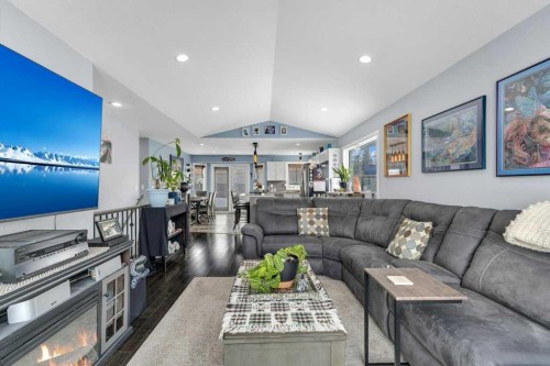 9 Pickering Close, Sylvan Lake, AB - Indoor Photo Showing Living Room