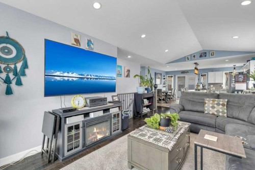 9 Pickering Close, Sylvan Lake, AB - Indoor Photo Showing Living Room