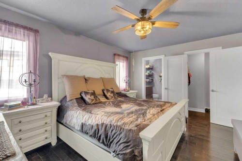 9 Pickering Close, Sylvan Lake, AB - Indoor Photo Showing Bedroom