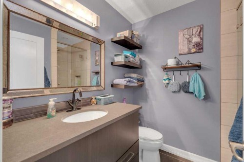 9 Pickering Close, Sylvan Lake, AB - Indoor Photo Showing Bathroom