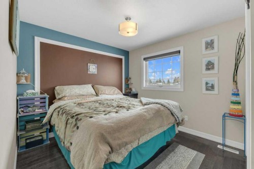 9 Pickering Close, Sylvan Lake, AB - Indoor Photo Showing Bedroom