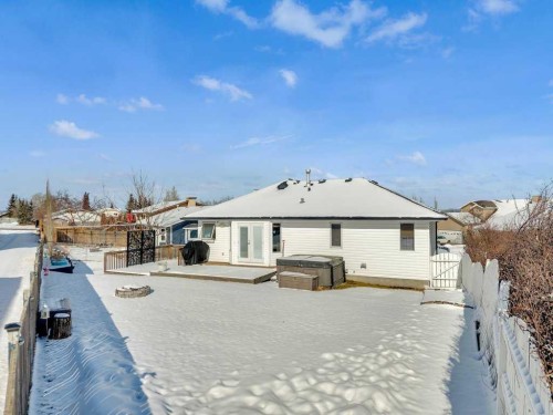 9 Pickering Close, Sylvan Lake, AB - Outdoor