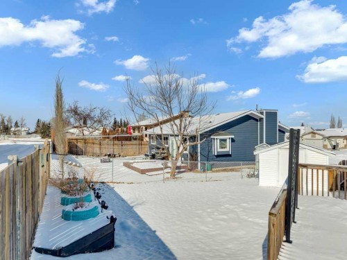 9 Pickering Close, Sylvan Lake, AB - Outdoor