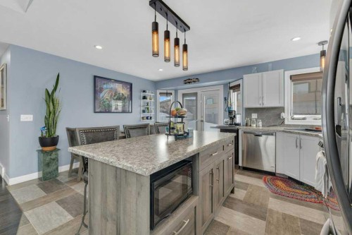 9 Pickering Close, Sylvan Lake, AB - Indoor Photo Showing Kitchen