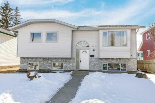 5215 50B Avenue  Sylvan Lake, AB T4S 1E4