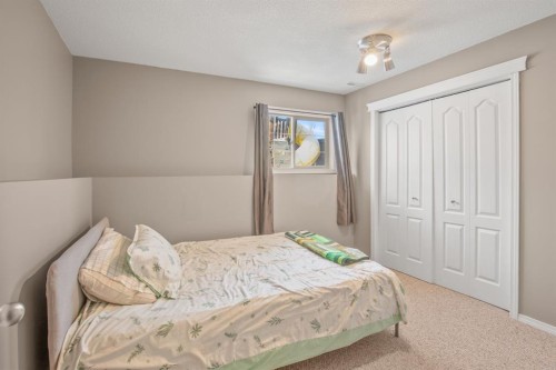 68 Kelly Street, Red Deer, AB - Indoor Photo Showing Bedroom