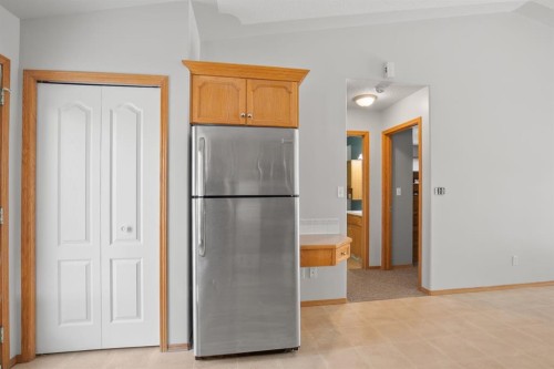 68 Kelly Street, Red Deer, AB - Indoor Photo Showing Other Room